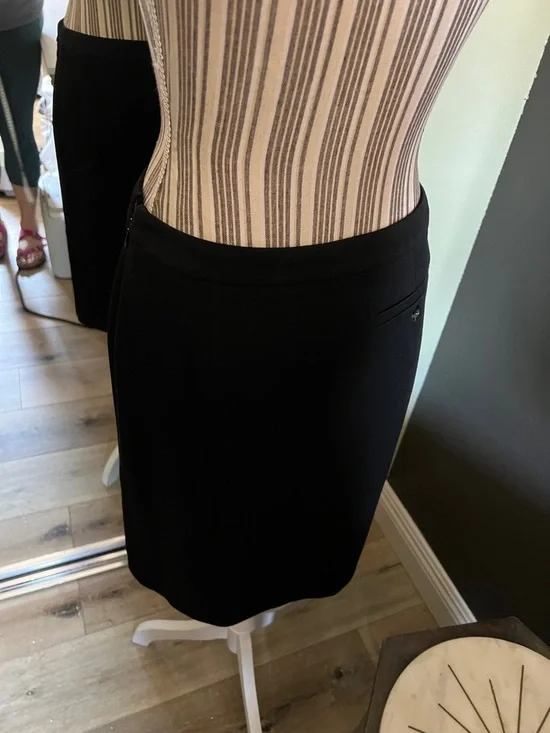 MaxMara Black, size 42 EU (6 US), Classic Pencil Skirt - Picture 3 of 9